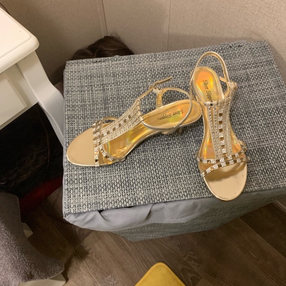 Gold high heels - Picture 3 of 6